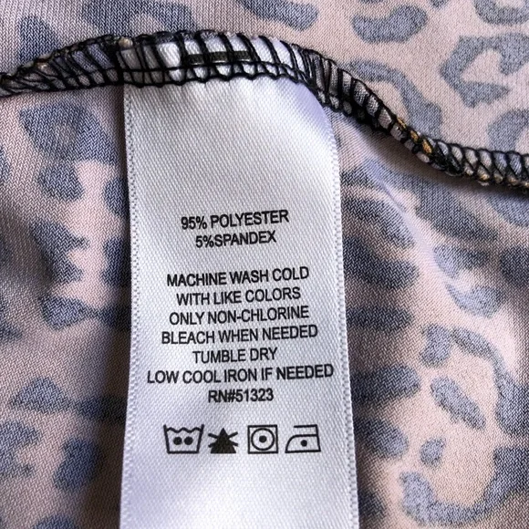 CeCe Leopard Print Top w/Square Neckline & Elastic Smocking At Bottom Of Sleeves - Picture 7 of 7